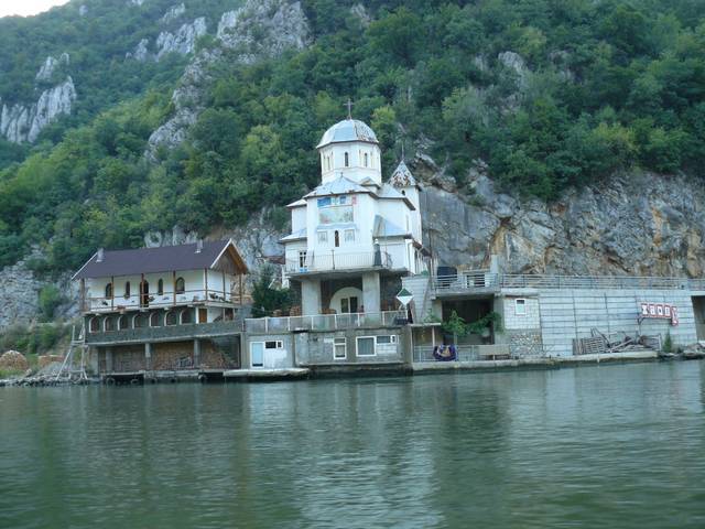 AJUTOR PENTRU MANASTIREA MRACONIA de la Cazanele Dunarii!