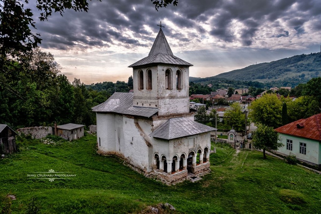 manastirea sfintii voievozi - baia de arama