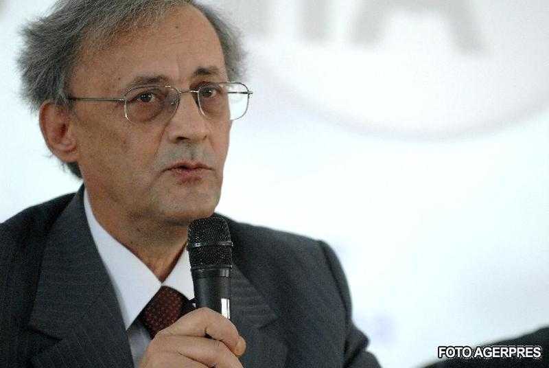 Dr. Vasile Astarastoae avertizeaza din nou in legatura cu pericolul cardurilor de sanatate