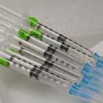 Dozele de vaccinuri isi asteapta victimele