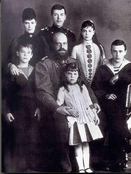 Alexandru al III-lea cu familia