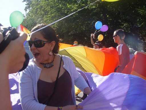 ACTIVISTII “drepturilor gay” de la LICEUL COSBUC pun presiune pe institutii. E necesara interdictia PROPAGANDEI HOMOSEXUALE din scoli