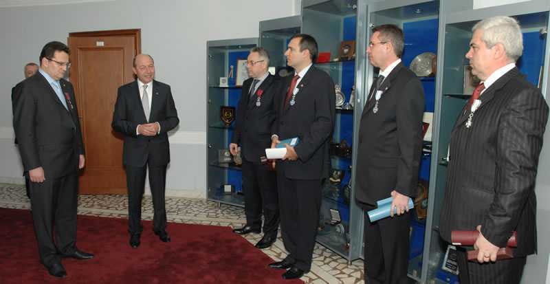 Traian-Basescu-impreuna-cu-conducerea-SRI