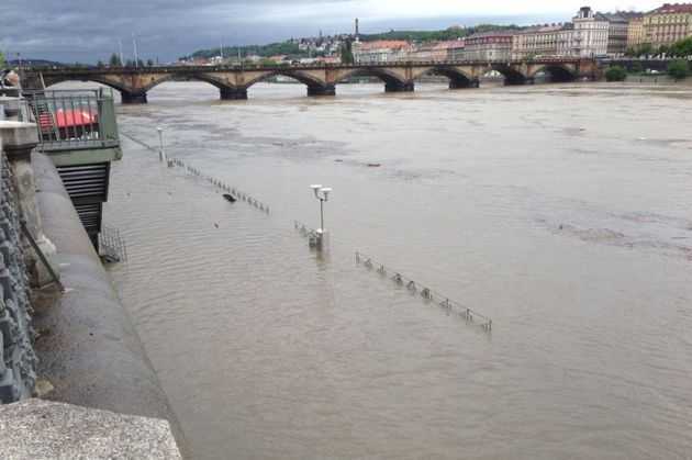 DUNAREA provoaca inundatii catastrofale, atinge niveluri istorice si determina STARE DE URGENTA in tarile europene pe care le traverseaza <i>(VIDEO, FOTO)</i>