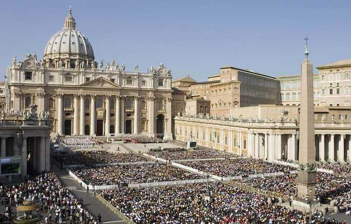 VATICAN: document oficial care ar cere ca HOMOSEXUALII sa nu mai fie judecati cu “asprime” si sa nu mai sufere din cauza “PREJUDECATILOR” Bisericii