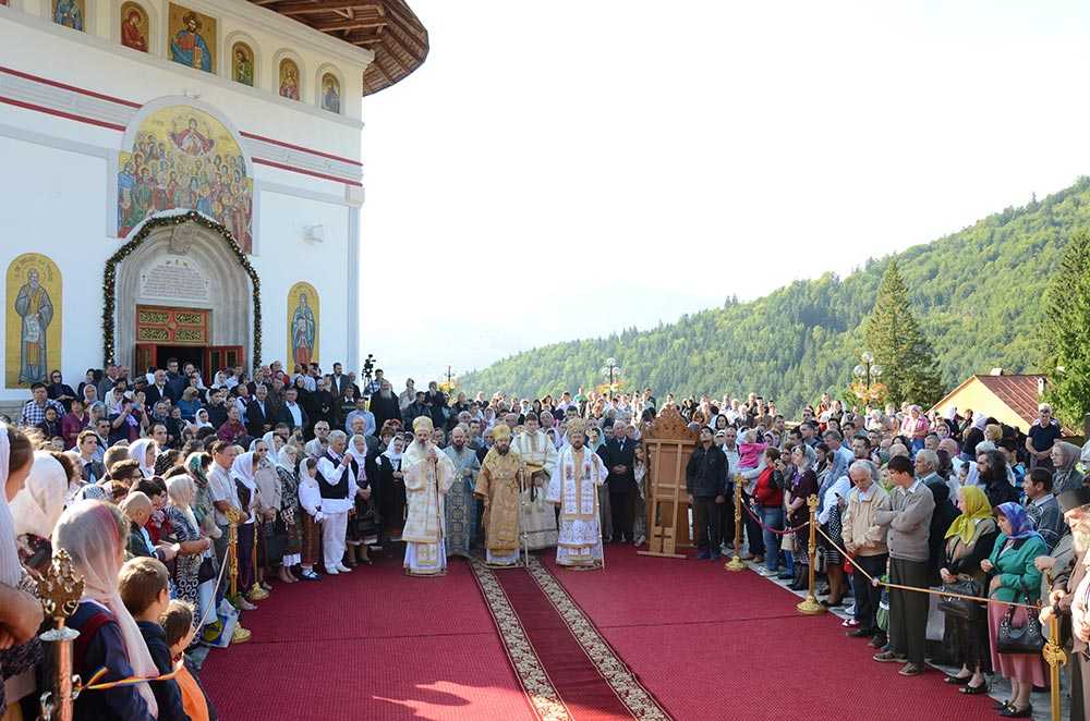 Mitropolitii SERAFIM DE PIREU si ILARION (ALFEEV) de Volokolamsk IN ROMANIA – Cuvinte AUDIO la Duminica dinaintea Inaltarii Sfintei Cruci/ Parintele Nichifor Horia despre IUBIREA CELUILALT IN CONDITIILE VRAJMASE ALE LUMII IN CARE TRAIM: <i>“<b>Judecata este in fiecare zi, la fiecare alegere pe care o facem</b>“</i>