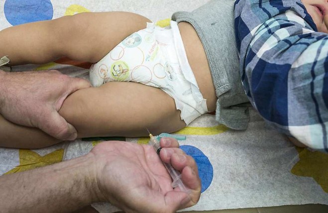 FRANTA RECONFIRMA OBLIGATIVITATEA VACCINARILOR. Parintii care refuza vaccinarea copiiilor – amendati sau chiar CONDAMNATI LA INCHISOARE