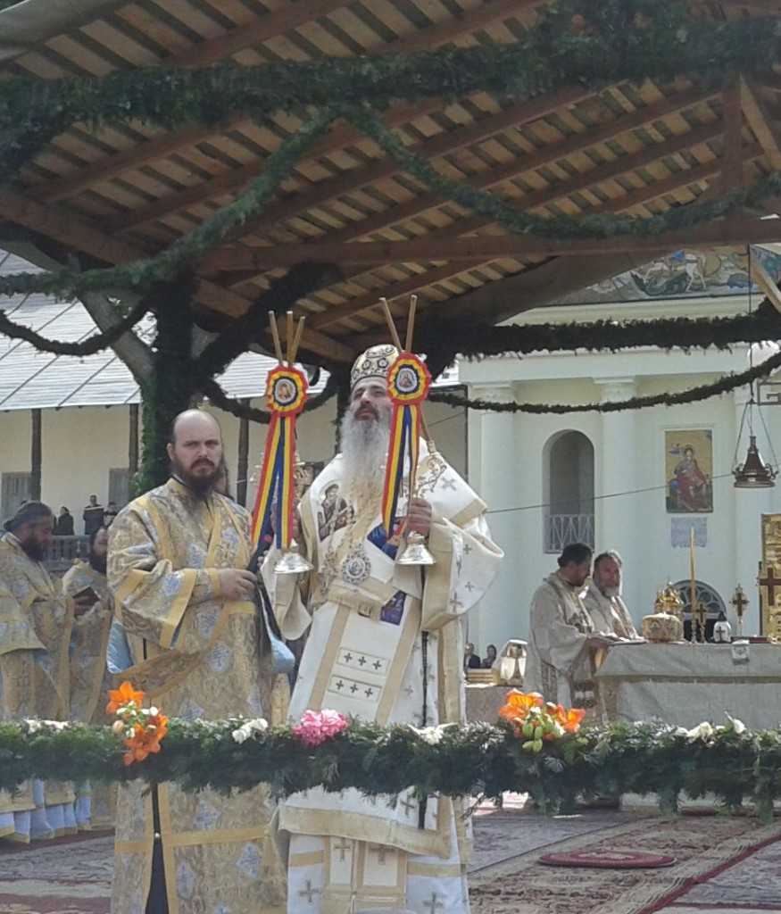 Cuvantul IPS Teofan la Inaltarea Domnului (VIDEO) in apararea familiei crestine de pacatele contra firii: <i>CARMUITORII VREMELNICI AI TARII SA ASCULTE DE CONSTIINTA SI DE POPOR, NU DE GLASURILE DE SIRENA DIN ALTA PARTE!</i>