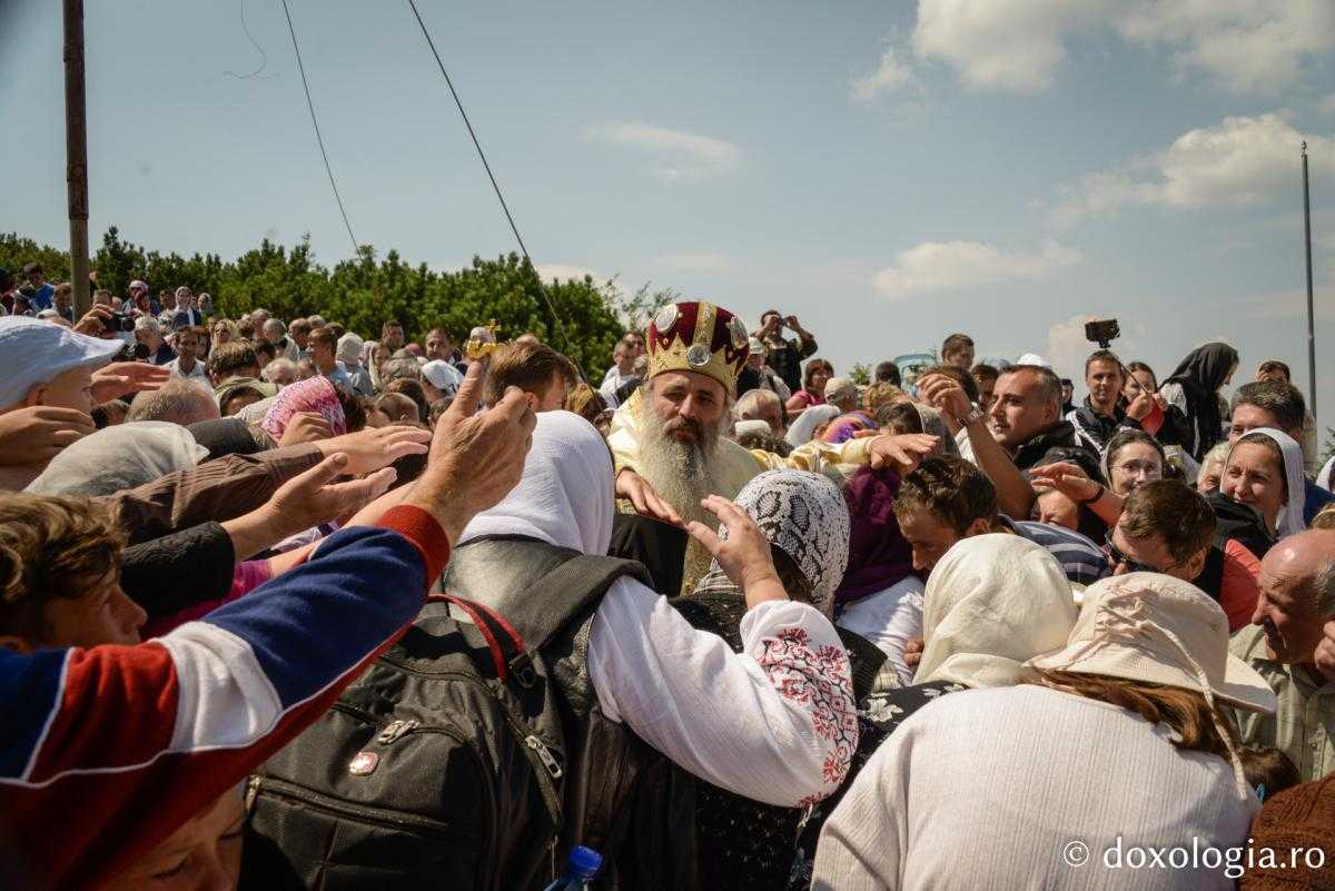 Predica IPS TEOFAN la SCHIMBAREA LA FATA (Video): <i>“Trebuie sa avem curajul unei ruperi de toata aceasta agitatie”…</i>/ GALERIE FOTO de la hramul Manastirii de pe Muntele Ceahlau