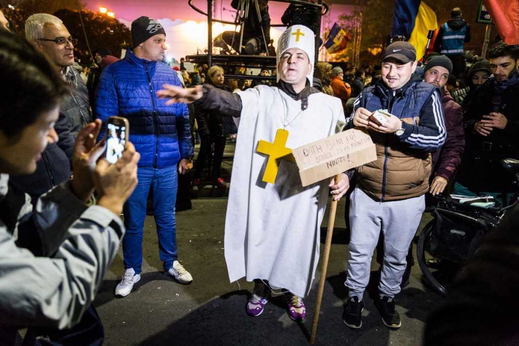 Imagini pentru anticrestini protest colectiv