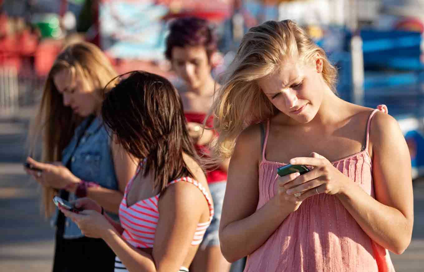 teen-smartphone-use