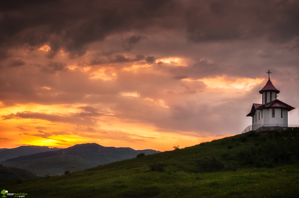 Apus la Valea Plopului - Cezar Machidon foto