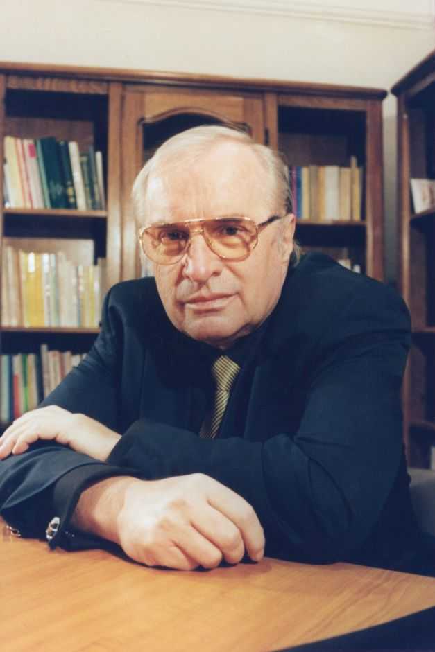 AUGUSTIN BUZURA a trecut la Domnul. Ultimele interviuri. <i>“A spune adevărul crud fără ocolişuri”; „DINTR-O BIBLIOTECĂ ÎN PERICOL, AȘ SALVA BIBLIA”</i>