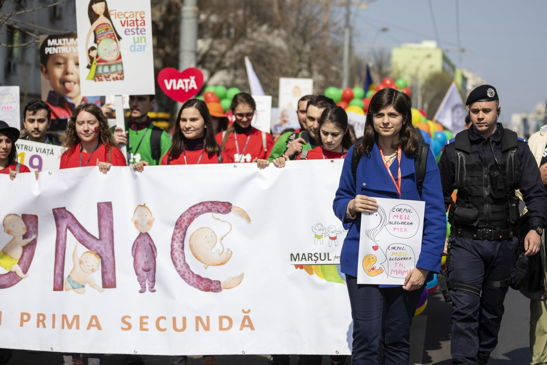 <i>“Unic din prima secunda”</i>. EDITIA 2019 A MARSULUI PENTRU VIATA (Video, Foto, declaratii, interviuri). Mii de oameni in zeci de localitati au iesit pentru apararea vietii nou-nascutului