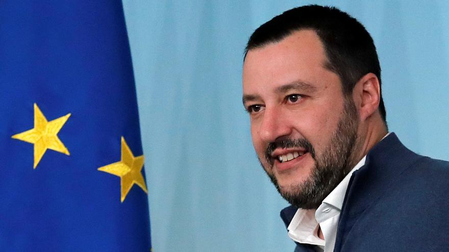 MATTEO SALVINI, vicepremierul ITALIEI, desfiinteaza termenii “PARINTE 1” si “PARINTE 2” din cererile pentru CARTEA DE IDENTITATE si incearca sa unifice intr-un bloc politic PARTIDELE SUVERANISTE DIN EUROPA