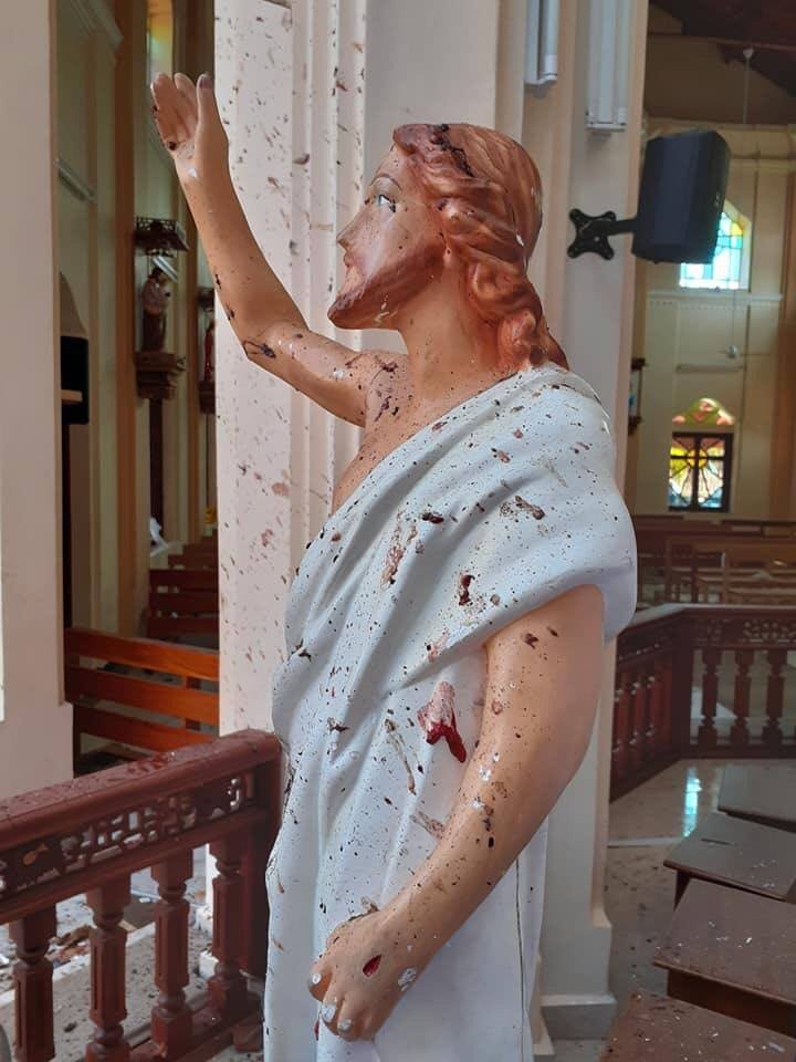 MASACRU ANTICRESTIN in Sri Lanka. Peste 200 de morti in urma unor ATACURI TERORISTE asupra unor biserici in timpul slujbei de Pasti (Video)