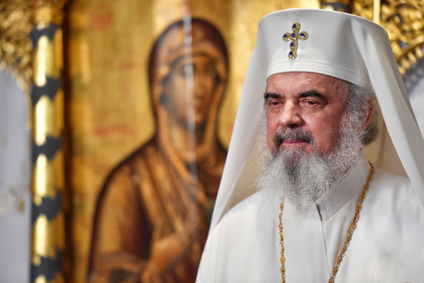 SFATURILE SI RUGACIUNEA PARINTELUI PATRIARH DANIEL pentru vremea de pandemie si de izolare impusa: <i>“Daca nu stam acasă in mod folositor, STATUL ACASA ne poate imbolnavi, chiar daca nu luam virusul”</i>. CE SA FACEM IN FIECARE ZI SI CUM/CUI SA NE RUGAM PENTRU A NE PASTRA SANATATEA PSIHICA SI SUFLETEASCA? (video, text)