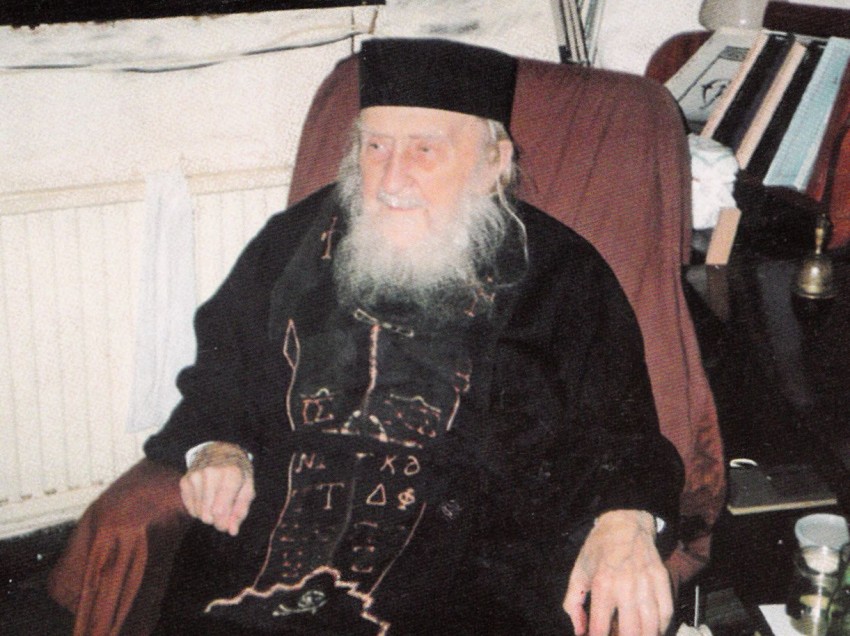 CUVIOSUL SOFRONIE DESPRE ORBIREA OMULUI CONTEMPORAN: <i>“In afara smereniei sau fara smerenie nu este si nici nu poate fi iubire”</i>