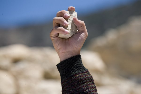 PARINTELE SOFIAN SI “MARTURISITORII” CALOMNIEI: <i>“Pana cand va ridicati asupra omului? Cautati toti a-l dobori, socotindu-l ca un zid povarnit si ca un gard surpat…”</i>