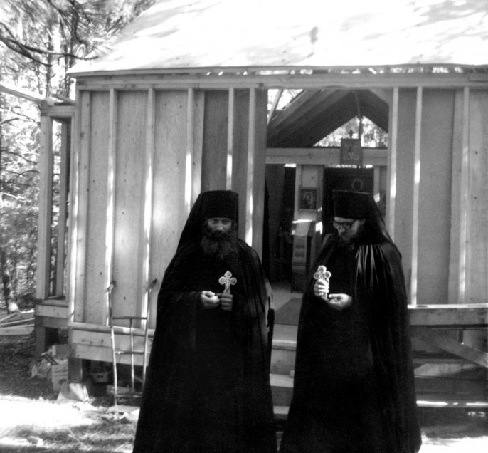 De actualitate: PARINTELE SERAFIM ROSE despre CALEA IMPARATEASCA, duhovniceasca si sanatos ortodoxa, care SE OPUNE SI ECUMENISMULUI sau MODERNISMULUI, DAR SI ZELOTISMULUI “SUPERCORECT”: <i>“Sunt unii care doresc ca totul sa fie absolut simplu, alb si negru…”</i>