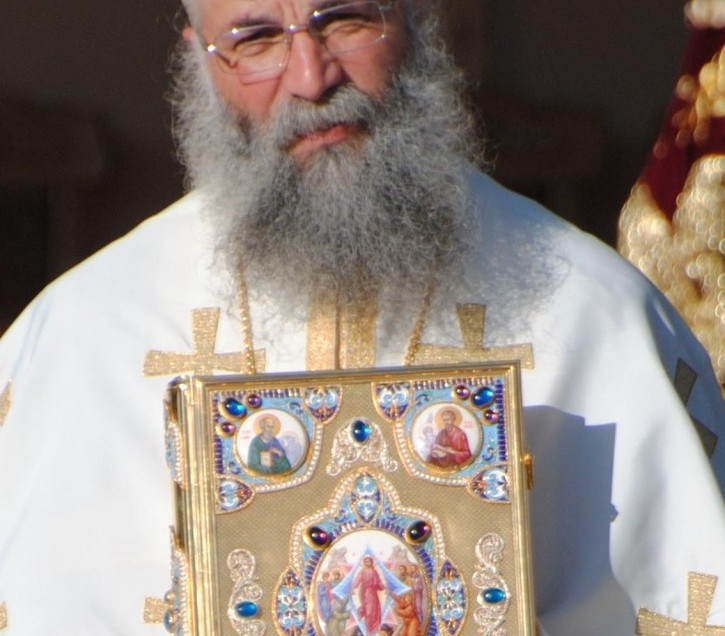 PARINTELE MELCHISEDEC, staretul Man. Putna, trage cu putere clopotul trezirii neamului privind incercarea de DISTRUGERE A FAMILIEI: “<i><b>Au sosit vremurile marturisirii Adevarului si ale despartirii apelor!</b> NU ESTE DE TACUT!”</i>