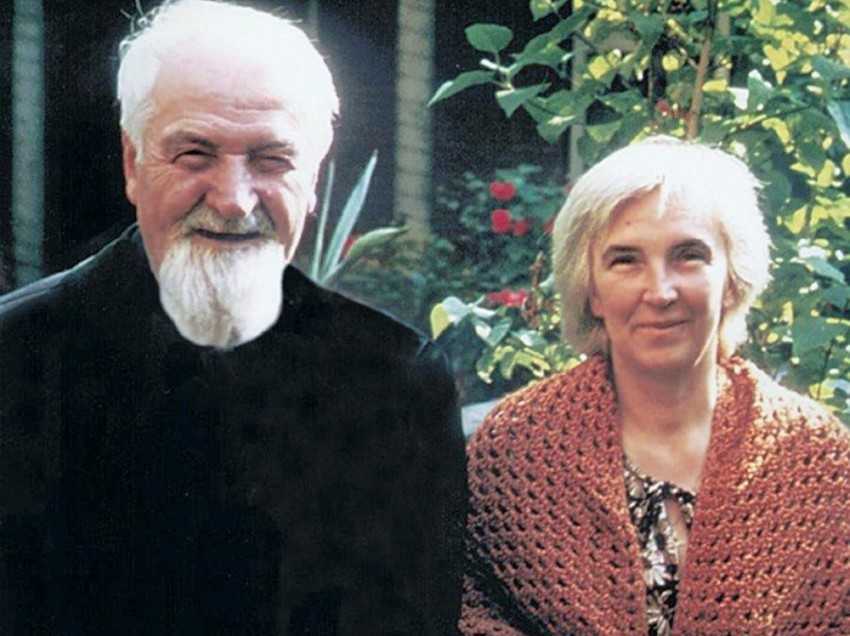 Doamna Lidia Staniloae despre REZISTENTA BISERICII ORTODOXE SUB COMUNISM si despre <i>“<b>teroarea cea de toate zilele</b>“, “<b>atmosfera de delatiune, de incredibila densitate a dusmaniei si a urii</b>“</i>, de vanatoare de “dusmani ai poporului”. CE INTREBARI AR TREBUI SA NE PUNEM NOI, IN CONSTIINTA?
