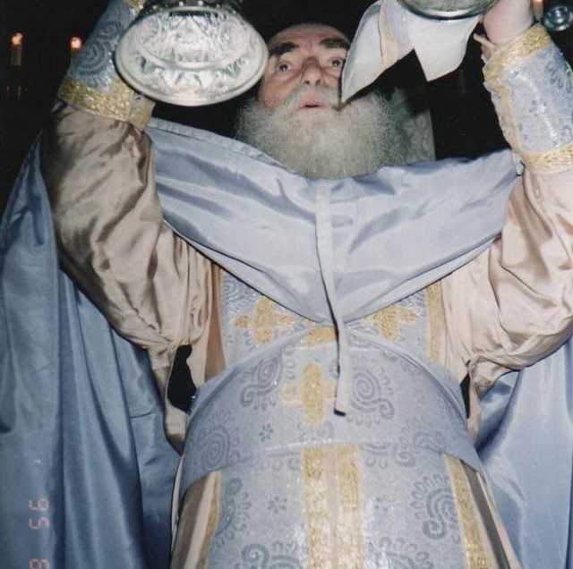 Virgil Maxim despre CHEMAREA NOASTRA SI DESPRE PUTEREA INFRICOSATA A SFINTEI IMPARTASANII. Parintele Arsenie Papacioc: <i><b>“E bine sa umplem sufletul nostru cu cele dumnezeiesti ca sa nu mai aiba loc si cele lumesti”</b></i>