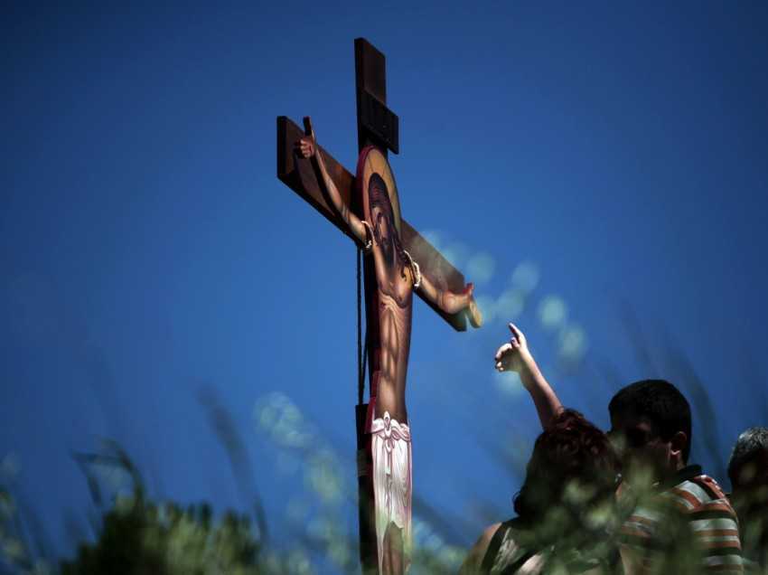 <i>“Batalia cea mai mare din toate timpurile a fost data pe Cruce”</i> – PARINTELE ZAHARIA DE LA ESSEX despre “NEBUNIA CRUCII” in fata DUHULUI SATANIC AL VEACULUI. <i>Cum rascumparam vremea?</i>