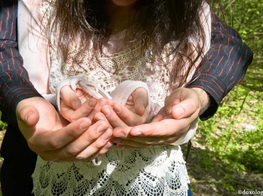 PUTEREA DRAGOSTEI LUCRATOARE IN RUGACIUNEA PENTRU CEL IUBIT. Nevoia ontologica de comuniune cuprinsa in duiosia DORULUI. Fagaduinta INCREDERII intre cei care se unesc in TAINA CUNUNIEI