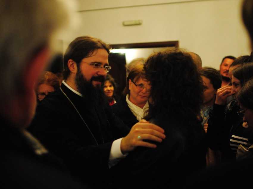 <i>“Cati copii orfani, singuri, indurerati, traumatizati, sunt printre noi, care chiar au nevoie de parinti!”</i> SA AJUTAM LA PURTAREA CRUCII CELOR AFLATI IN SUFERINTA, IN SINGURATATE! SA NE RUGAM PENTRU CEI CARE NE VRAJMASESC – Partea a doua a conferintei de la Ploiesti (2016), <i>“IUBIREA CRUCII”</i>, a PS Macarie