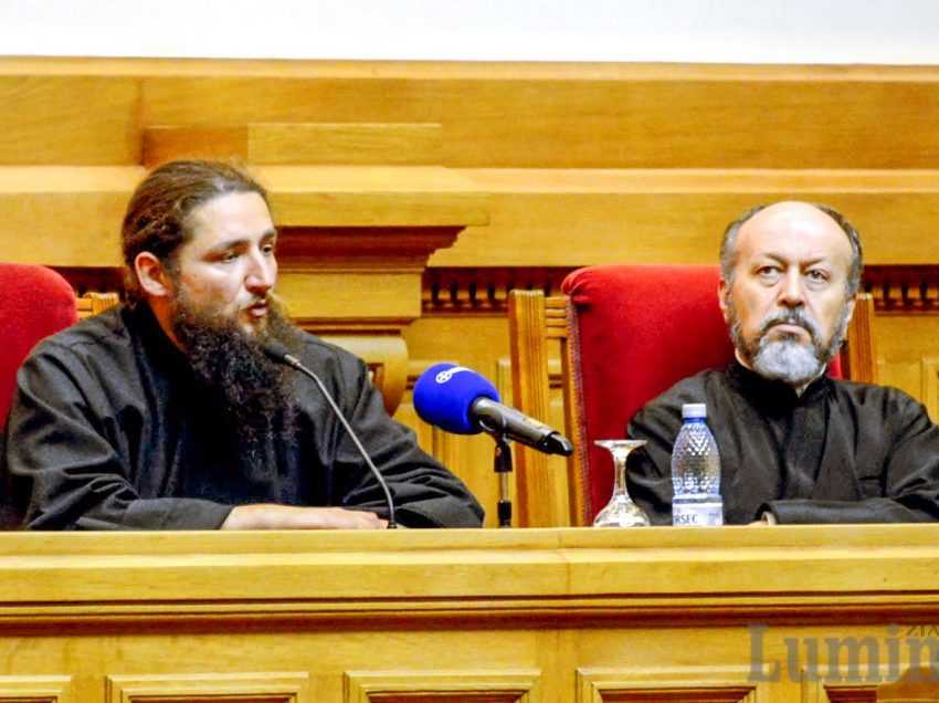 <i>“In primul rand, sa nu fugim de Cruce, sa iesim din zona facilului”</i>. Parintele Pantelimon de la Oașa despre CE INSEAMNA SA FII <i>TU INSUTI</i> – intre “GARDEROBA DE IDENTITATI” false ale lumii, dependenta fricoasa de PAREREA CELORLALTI si REGASIREA SINELUI AUTENTIC, ELIBERAT DE INTERESE SI DE CLISEE