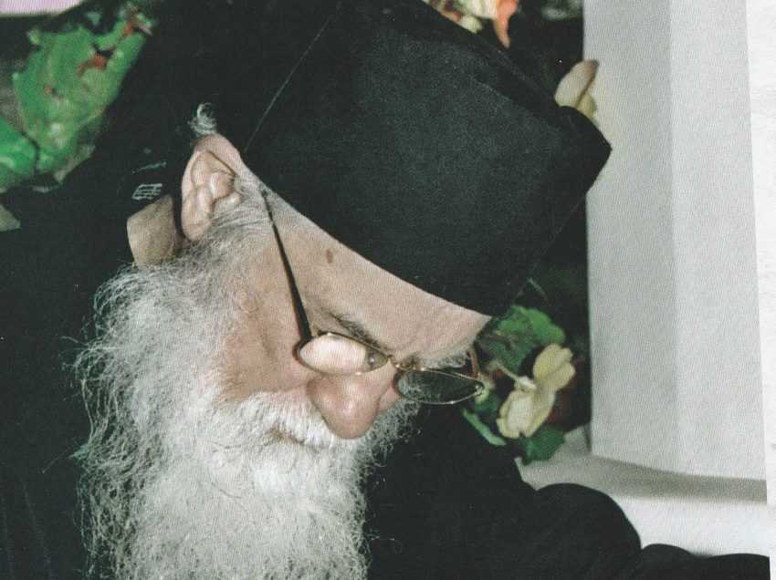 PARINTELE CALCIU – ultimul cuvant public inainte de moarte: EPISCOPUL IN BISERICA ORTODOXA. DUHUL SI LITERA (si video). Scrisoare inedita catre un preot: <i>“RAMANEM STRANS UNITI IN JURUL IERARHIEI SI IERARHILOR NOSTRI, CACI O BISERICA FARA IERARHIE ESTE CA UN ORGANISM FARA SCHELET TARE”</i>