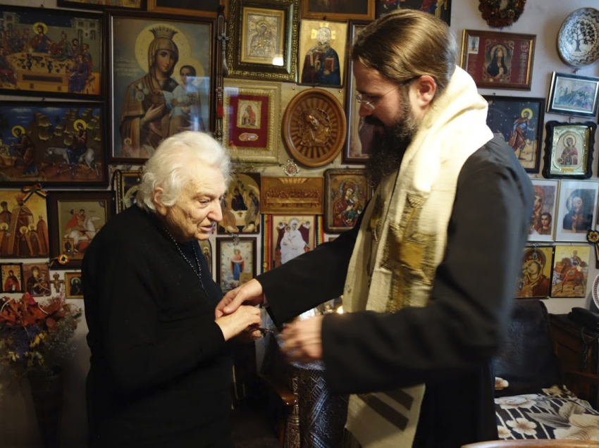 <i>“Nu mă lăsa, Doamne, să cad din braţele Tale!”</i> – PS MACARIE de vorbă cu scriitoarea ASPAZIA OȚEL PETRESCU despre pătimirile din temniţele comuniste. BUCURIILE SUFERINȚEI și PUTEREA SMERENIEI RUGĂTOARE