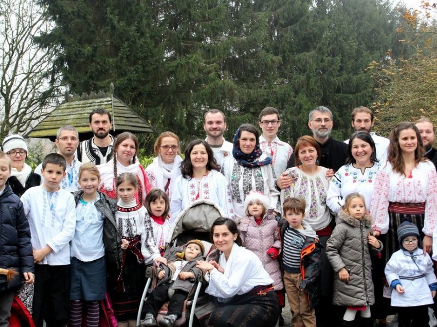 Interviu important cu PARINTELE CIPRIAN GRADINARU din Belgia despre FAMILIA DUHOVNICEASCA A PAROHIEI, NEVOINTA IN BISERICA, FRATIETATEA SI PRIETENIA DUHOVNICEASCA, SLUJIREA SI PURTAREA NEPUTINTELOR FRATILOR