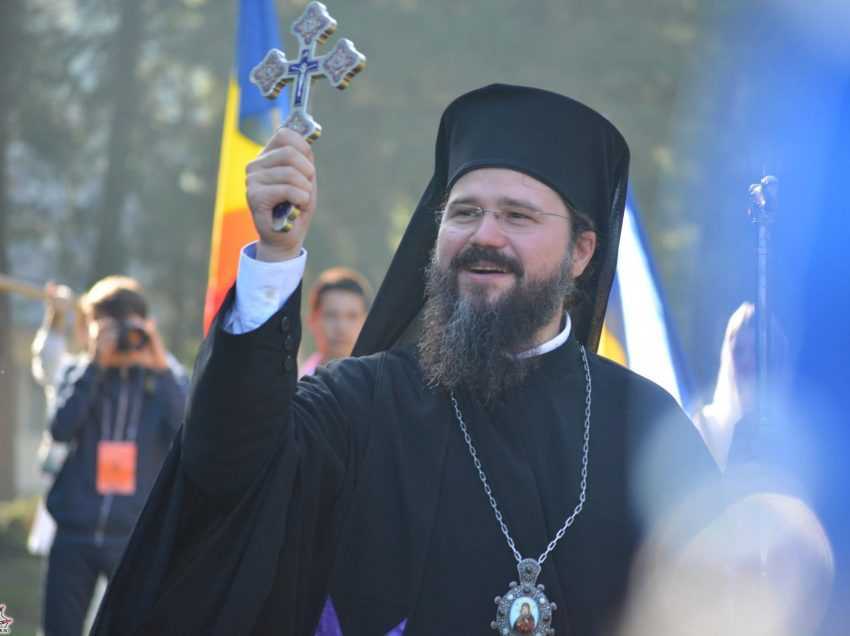 <i>“Sa nu credem ca putem alerga dupa capatuire in aceasta lume, dar sa fim bine si cu Dumnezeu, ca putem fi putin ortodocsi, dar si putin sincretisti”</i> – CHEMAREA PS MACARIE LA CURAJ, FERMITATE, SMERENIE SI MILA: “Nu fiti partasi la faptele cele fara roada ale intunericului, ci, mai degraba, osanditi-le pe fata” (VIDEO, TEXT)