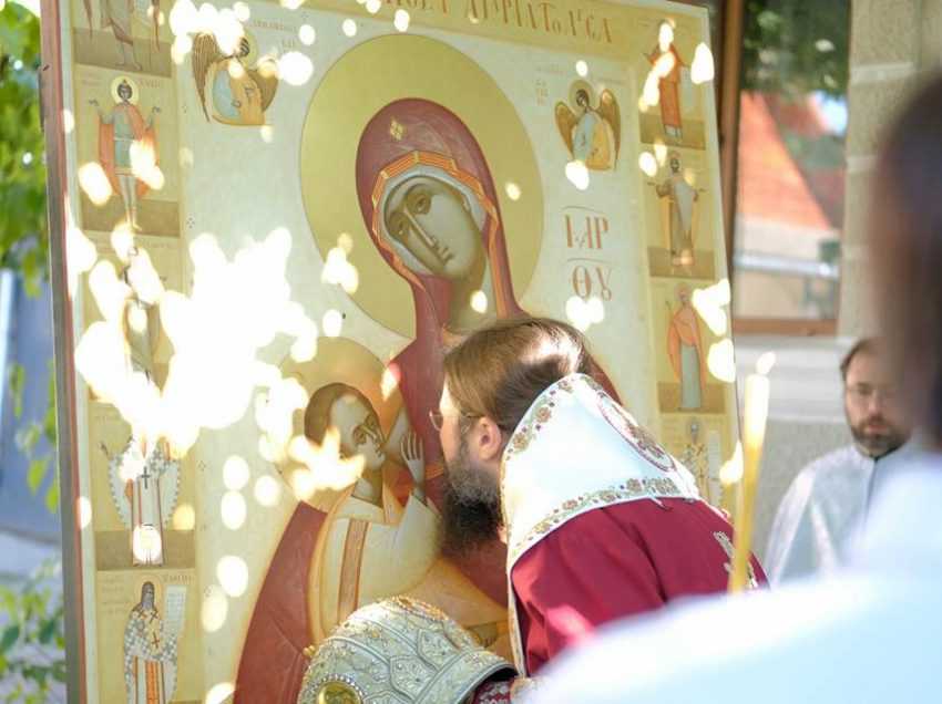 UNDE ESTE MAICA DOMNULUI? <i>“Maica Domnului este printre fiii ei; ȘTERGE LACRIMILE, ALINĂ DURERILE, CULEGE RUGĂCIUNILE şi apoi le înalţă la Fiul ei”</i>. “Aşa cum L-a purtat pe Fiul său, NE POARTĂ PE FIECARE ÎN PARTE” – Cuvinte audio miscatoare ale Preasfintitului Macarie despre SFANTA NOASTRA MAICUTA