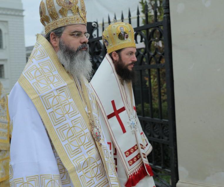 RESPONSABILITATEA MARTURISIRII NE-RUSINATE A CREDINTEI in vremurile noastre de “CRISTOFOBIE SI ANTICRESTINISM”, in care noile ideologii cauta SA DINAMITEZE FAMILIA si VALORILE: <i>“Nu mi-e rusine de Hristosul meu, nu mi-e rusine de Biserica mea, oricat ar fi ea de injosita astazi”</i>. CUVINTE ARZATOARE ale Preasfintitilor IGNATIE MURESEANUL si DAMASCHIN DORNEANUL (video si text)
