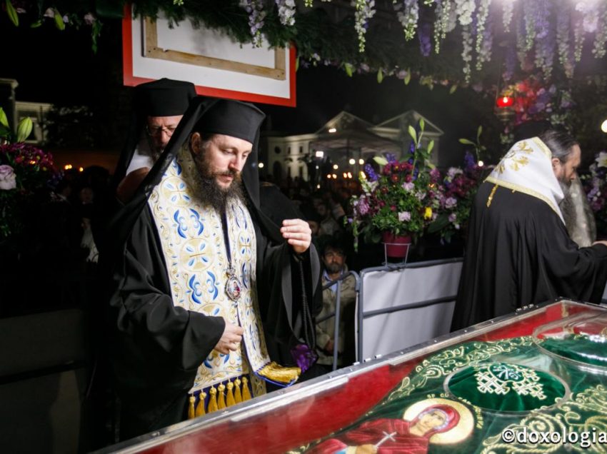 “SE CADE SA ASCULTAM DE DUMNEZEU MAI MULT DECAT DE OAMENI”. Cuvant cu putere al Parintelui Episcop DAMASCHIN DORNEANUL la Zilele Sfintei Cuvioase Parascheva de la Iasi, 2018: <i>“Puneti-va cat mai des intrebarea: CE VREA DUMNEZEU DE LA MINE</i>. Nu va ganditi la ce va spune lumea, ganditi-va la ce spune Dumnezeu!” (VIDEO+TEXT)