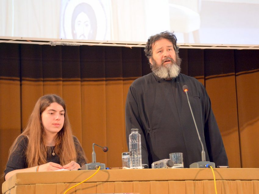 SĂ NU TE RUȘINEZI DE DUMNEZEU! – Părintele Ciprian Negreanu în conferința de la București: <i>“Cum am ajuns noi să iubim mai mult slava lumii decât slava lui Dumnezeu?”</i> (VIDEO, TEXT)
