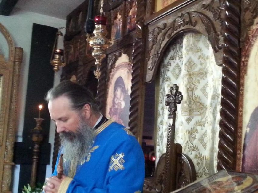 <i>“De multe ori, FOLOSIM OAMENII CA PE PAHARELE DE UNICA FOLOSINTA. Vedem in celalalt doar un OBIECT care ne este UTIL pentru satisfacerea nevoilor noastre, trupesti sau chiar spirituale. OMUL IL FOLOSESTE PE CELALALT, IL EPUIZEAZA, dupa care IL ABANDONEAZA sau IL ARUNCA LA COS”</i>. Parintele Cezar Axinte despre UCIDEREA TAINEI OMULUI prin mentalitatea “utilitarista”, TRATAREA FEMEII, A SEMENILOR si chiar a lui Dumnezeu, CA OBIECTE DE CONSUM