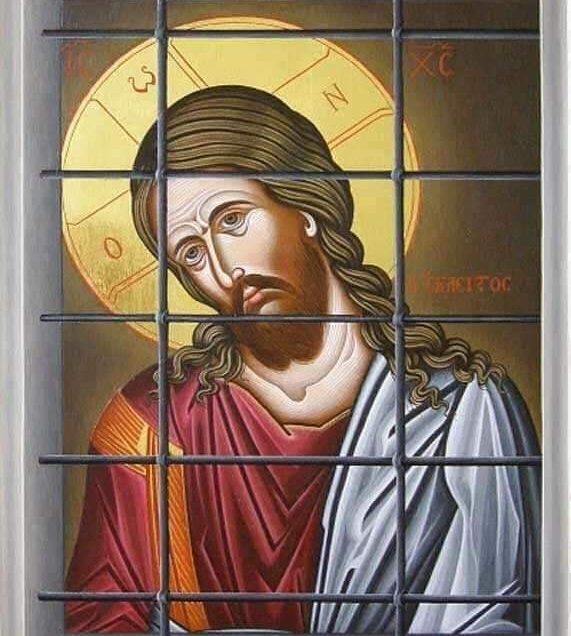 <i>“Hristos a îngăduit în aceste vremuri grele să fie PUS SUB PAZĂ, în bisericile păzite unde CREDINCIOȘII NU POT SĂ INTRE”</i>. Episcopul Macarie Drăgoi – CHEMARE LA PRIVEGHERE pentru a primi LUMINA Duhului Sfânt <i>“atunci când se așterne întunericul peste lume”</i>