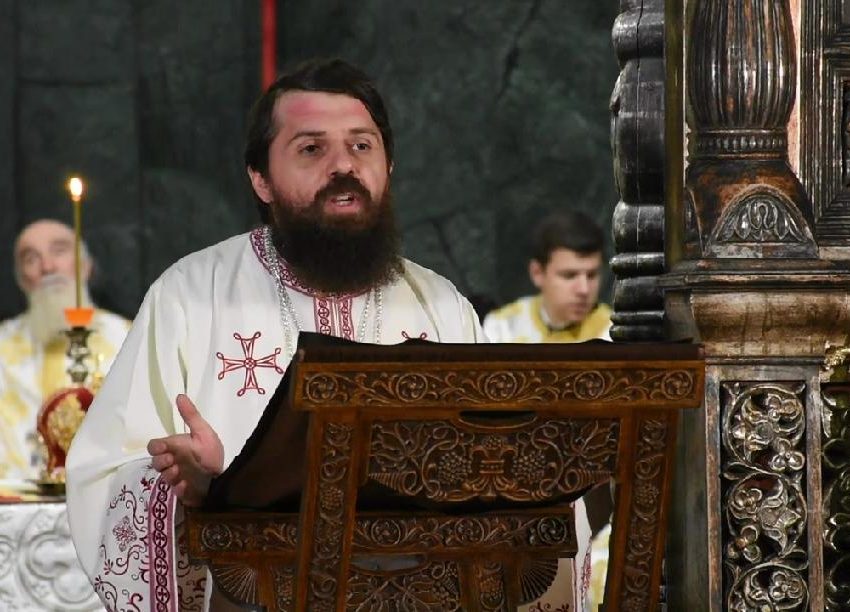 PS BENEDICT BISTRITEANUL: “CREDINTA NOASTRA este viata noastra, de aceea NU SE NEGOCIAZA!”/ <i>“Vrei sa te faci sanatos? VINO IN BISERICA! Nu fugi de Biserica! Biserica este aceasta SANSA A INTOARCERII – personala, dar si comunitara, ca neam”</i>