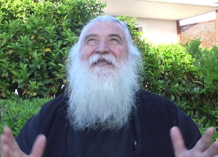 PARINTELE ELPIDIE: <i>“FRICA este cea mai mare putere în mâinile Satanei, ca să-i subjuge pe oameni</i>. Prin intermediul fricii VOR FACE PE OAMENI SĂ SE FEREASCĂ de izvoarele fericirii și mântuirii, care sunt SFINTELE TAINE, BISERICA” (video, text)