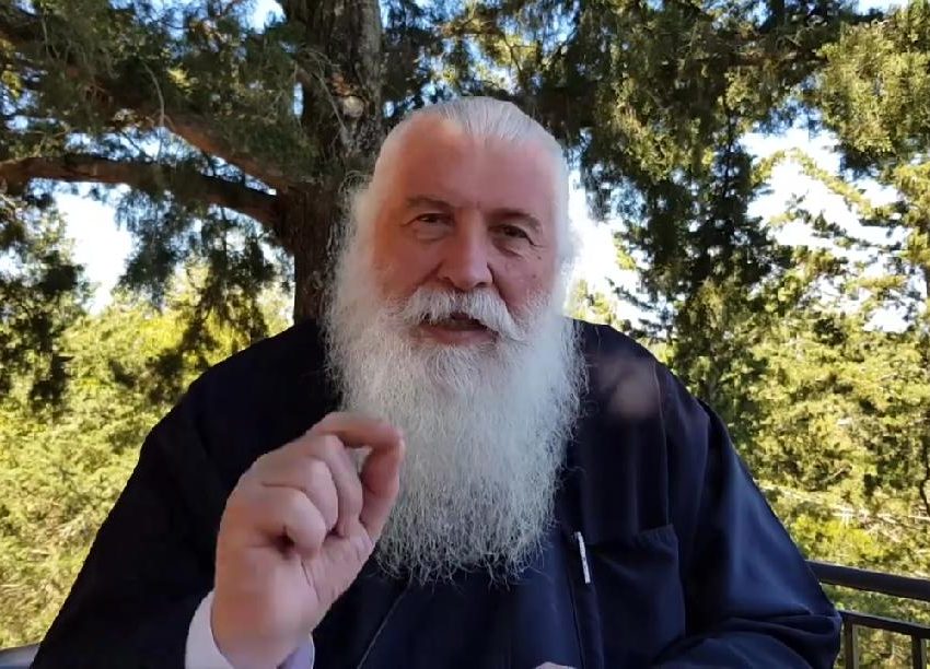 <i>“Atunci când vedeți că vor începe lupta împotriva Sfintei Împărtășanii, să știți că Antihrist se află pe drum”</i>. PĂRINTELE ELPIDIE VAIANAKIS: “ACUM ÎNCEPE ULTIMA PRIGOANĂ A BISERICII”. Apatia conducătorilor bisericești și indiferența creștinilor – printre armele prin care satana luptă Biserica printr-o PRIGOANĂ MUȘAMALIZATĂ