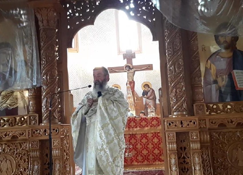 PARINTELE MIHAIL MILEA: <i>“Suntem în PERSECUȚIE, toată Biserica, de la un capăt la altul</i>. ESTE UN ÎNCEPUT. Se joacă cu Dumnezeu! Dragii mei, UNDE AUZIȚI CĂ E LITURGHIE, ALERGAȚI! <i>Nu poţi trăi fără Hristos. Poţi să ai frigiderul plin, dacă nu-L ai pe Hristos, eşti cel mai sărac din lume”</i> (VIDEO, TEXT)