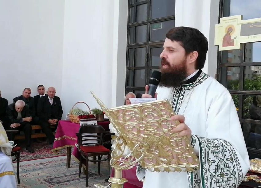 PS BENEDICT Bistriteanul, la Pogorarea Duhului Sfant, despre NEVOIA MAI MARE CA ORICAND, in aceste vremuri, DE MANGAIETORUL, Care <i>“sa ne vindece de orice frica”</i> si NEVOIA DE DUHUL ADEVARULUI, <i>“Care sa desparta apele, Care sa clarifice lucrurile, Care sa ne elibereze de MINCIUNA CA MOD DE VIATA, de la minciuna mica pana la cea INSTITUTIONALIZATA”</i> (video, text)