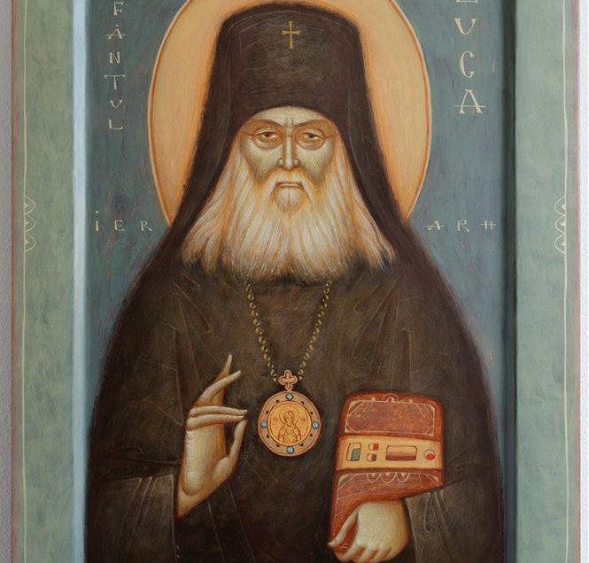 SFANTUL LUCA AL CRIMEEI – slujitorul lui Hristos, savantul-chirurg FACATOR DE MINUNI si in zilele noastre si MARTURISITORUL DEMN AL CREDINTEI IN VREMURI DE URGIE BOLSEVICA, model contemporan al sfinteniei prigonite (MARTURII VIDEO)