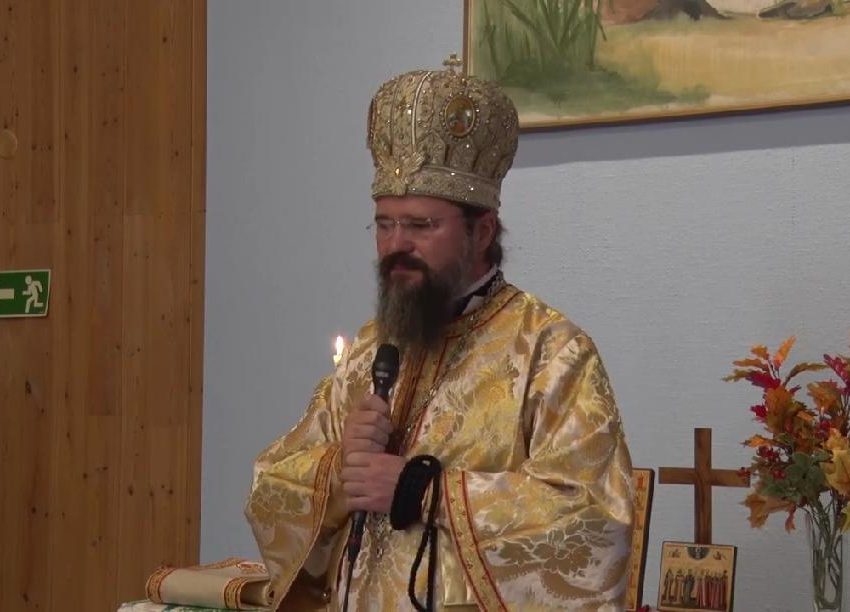 EPISCOPUL MACARIE: <i>“Sunt mulţi, prea mulţi care suferă, neluaţi în seamă, uitați</i>, pentru că TOTUL ESTE BLOCAT ASTĂZI DE ACEASTĂ UNICĂ BOALĂ şi de acest unic virus. ÎN NUMELE ACESTUI UNIC VIRUS SE STOPEAZĂ TOTUL, <i>se jertfeşte libertatea şi chiar umanitatea</i>” (VIDEO, TEXT)