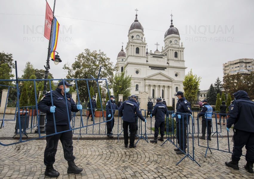 URÂCIUNEA PUSTIIRII batjocorește sfinții și locurile sfinte. PACTUL SATANIC AL CREDINȚEI: <i>“Pe ei nu-i interesează măsurile ştiințifice de protecție, ci exclusiv SĂ CREDEM în COVID, aşa cum l-a “hărăzit Marele Arhitect”. Problema este deci una de credință, nu de ştiință, iar târgul diavolesc se propune pe fondul FRICII”</i>