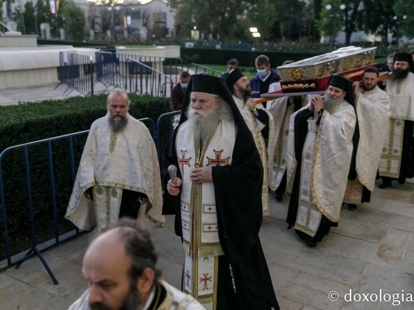 IPS CALINIC, Arhiepiscopul Sucevei – cuvinte grele despre PRIGONIREA SĂRBĂTORII CUVIOASEI PARASCHEVA DE LA IAȘI: <i>“Ne-au lăsat fără slujba de Înviere, trebuie să ne lase şi fără cea de Crăciun! Fiecare perioadă îşi are Diocleţienii şi Maximilienii ei. Uneori chiar mai zeloşi decât aceia!</i> FIȚI TARI ÎN CREDINȚĂ, CĂCI LUPTA ÎMPOTRIVA ORTODOXIEI ESTE ÎN PLINĂ DESFĂȘURARE!”